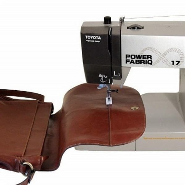 aguja-coser-bolso-cuero-maquina